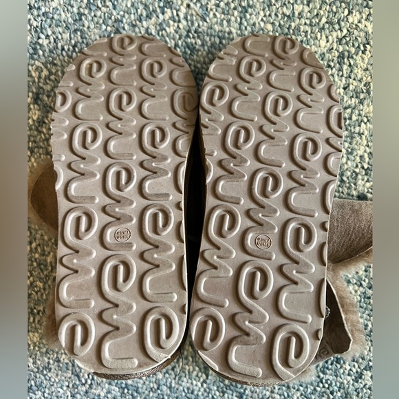 Fuzzy boots - Picture 8 of 8